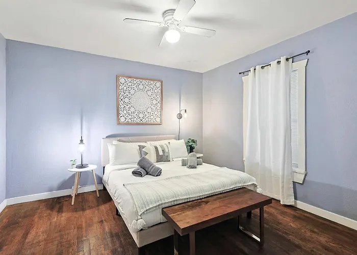 Comfy And Modern Lofts In Fw Holiday home
